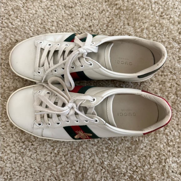 Authentic Gucci White Leather Sneakers with Red and Green Accents - Picture 2 of 4
